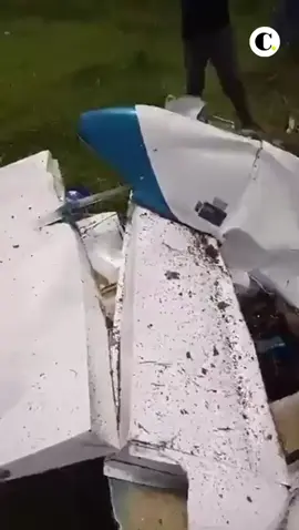 🚨 Una avioneta de tipo ultraliviano se accidentó este viernes en zona rural de Nechí, Bajo Cauca antioqueño. La alcaldesa confirmó que una persona murió en el siniestro, al parecer el piloto de la aeronave. ✈️ La Aerocivil identificó el avión con matrícula HJ-319, a nombre de una persona natural, y ya abrió investigación para establecer las causas del accidente.
