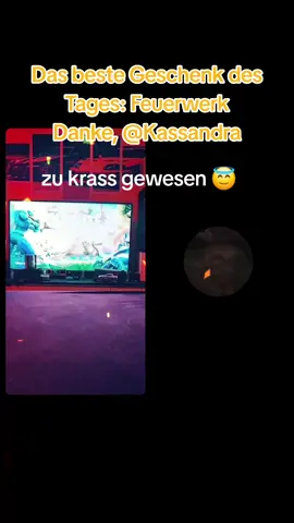 Eines der besten Geschenke in meinem LIVE. Danke, Kassandra! Für deine Unterstützung für meine Inhalte. @Kassandra #tiktoklive #livehighlights #livegift #fireworks #feuerwerk 