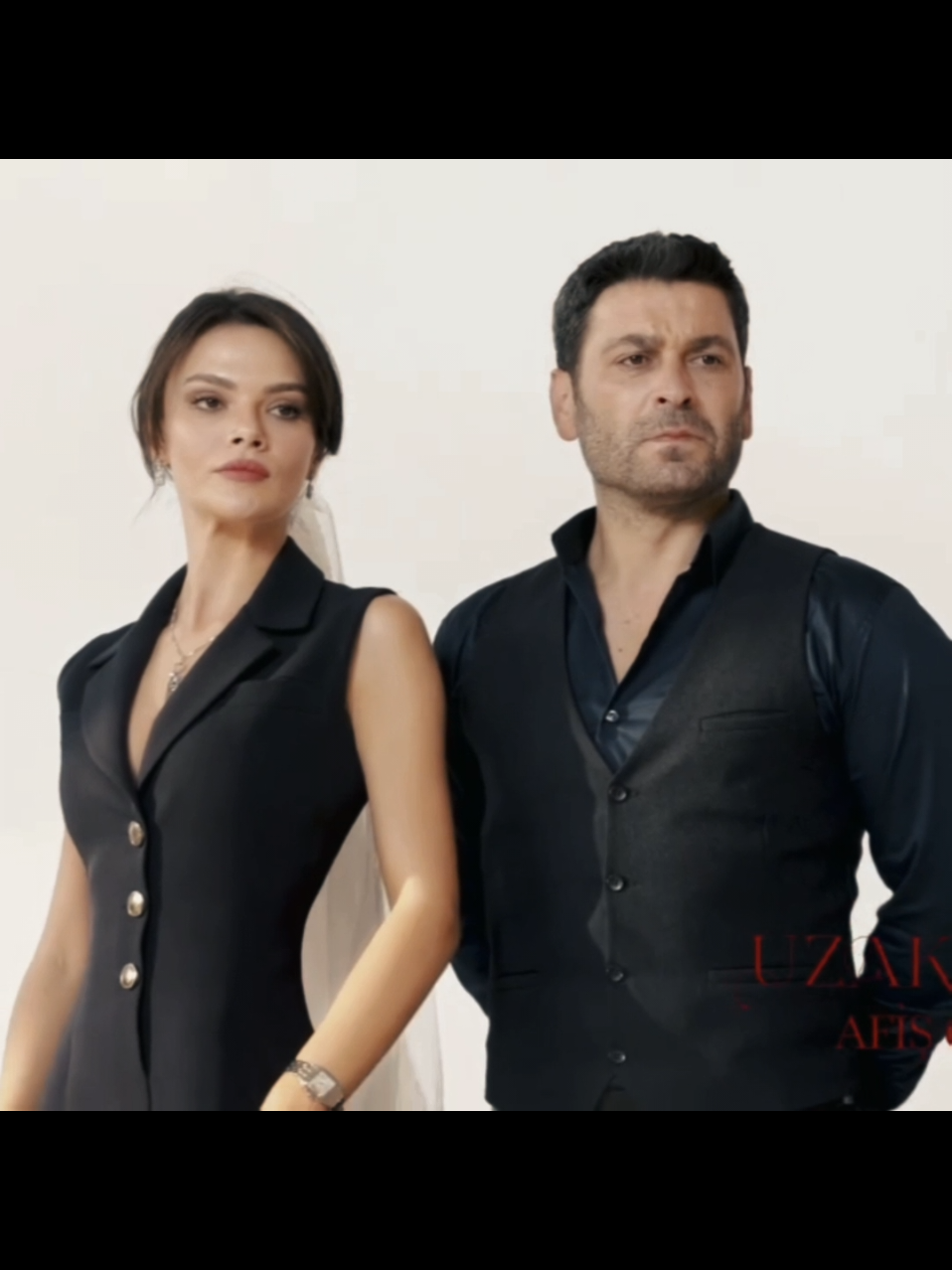 Yeni tanıtım posterlerini beklerken, ilk sezon fotoğraf çekimlerini hatırlayalım!✨️ #UzakŞehir #CihAl #OzanAkbaba #SinemÜnsal #AlyaAlbora #CihanAlbora #OzSin #KanalD 