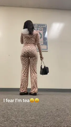 I fear I ate😋 but my butt looks FAKE! #fyp #outfit #bodytea 