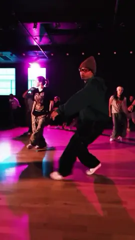 this goes so hard @Swagg Shop 🔥🔥 👟 @Alaini Walker  🎥 @zildjian  #hiphop #hiphopchoreo #danceclass #yoitswagg #la  