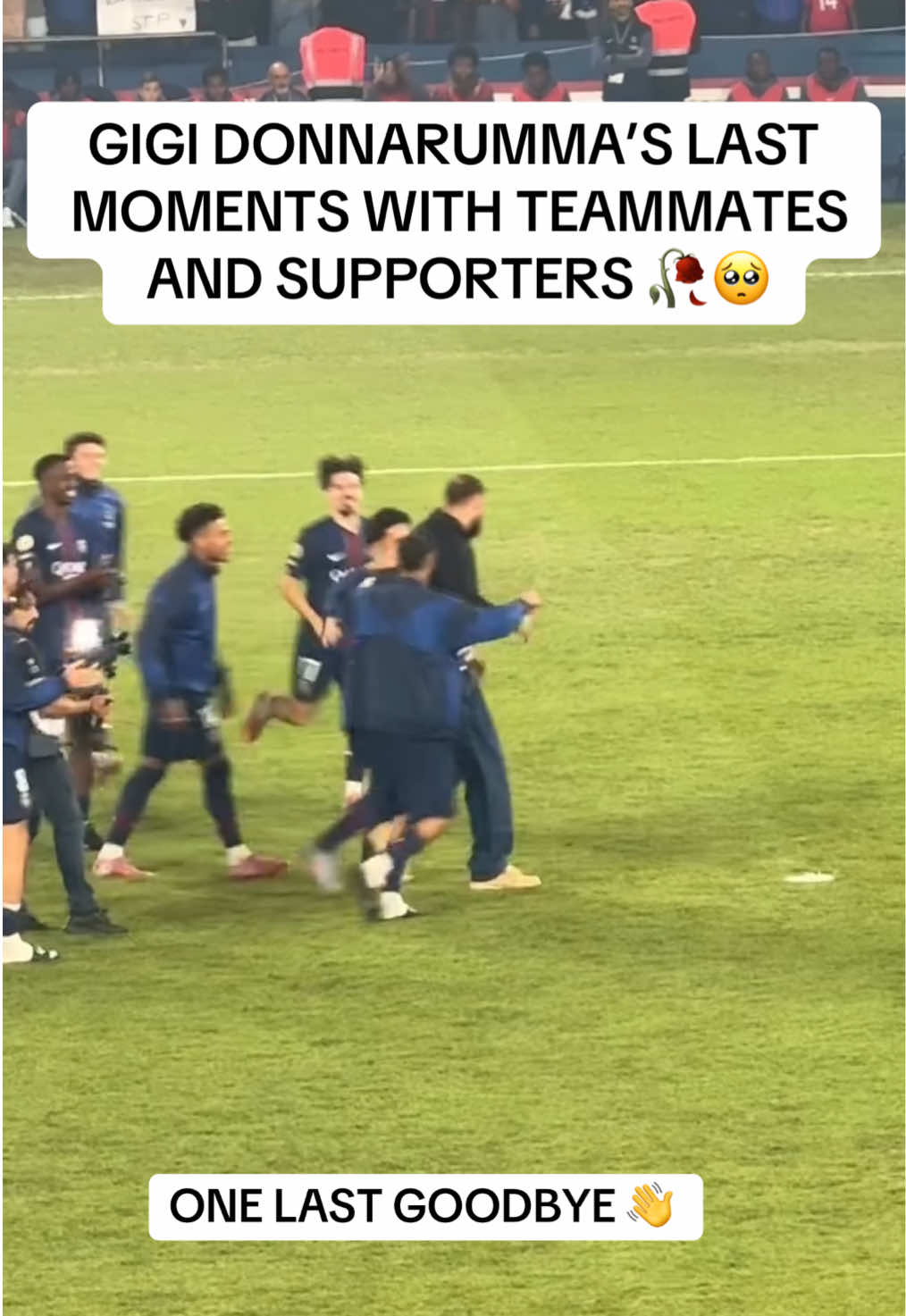 A heartfelt farewell for Gigi Donnarumma at Parc des Princes 👋 @Canal Supporters  #gigidonnarumma #psg #goodbye 