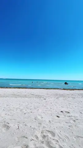 Beach day. 😍