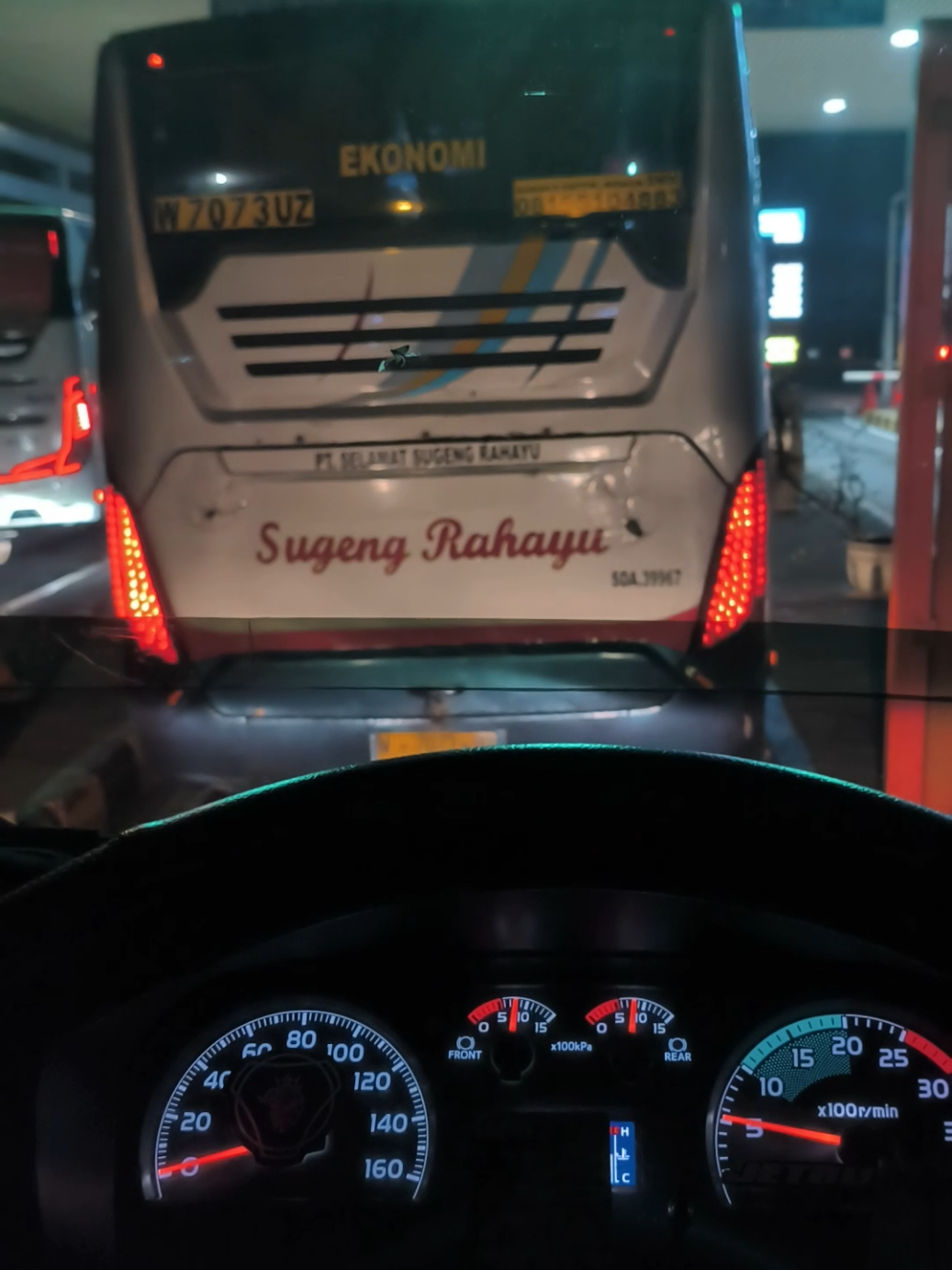 Sungkem sek karo mbah e 🙏 #pesonatrukindonesia #sugengrahayu #storydriver #fyppppppppppppppppppppppp 