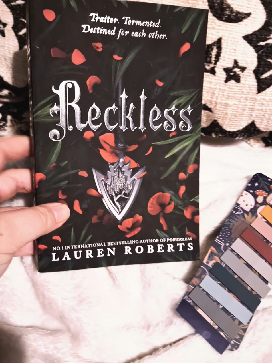 I can't leave Kai and Paedyn for too long. These two have captured my heart completely🩵 #bookgirl #BookTok #romantasy #fantasy #laurenroberts 