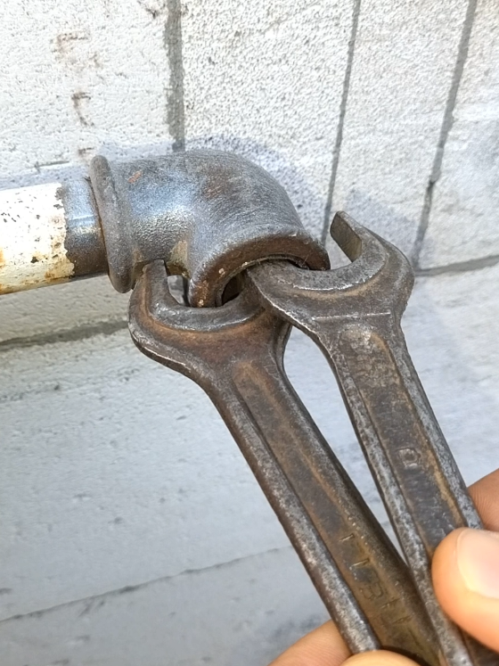 Amazing DIY Plumbing Tricks! How to Remove Broken Faucet Threads from a Pipe #DIY #plumbing #tips #tricks #howtomake 