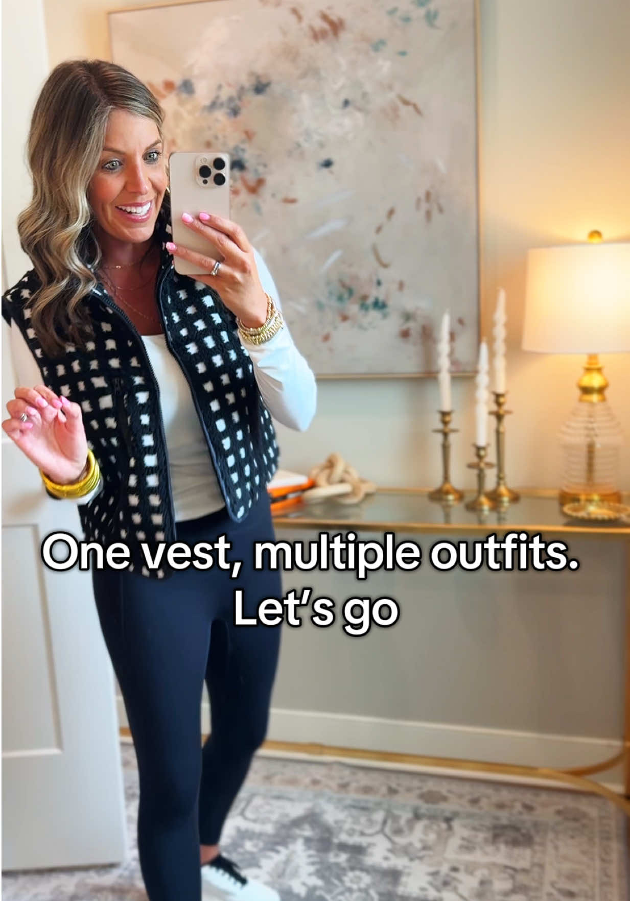 This vest will help you survive all of Fall and Winter! So many color options and the fit is 👌🏼👌🏼 #CozyCore #FallVibes #VestSeason #CheckeredAesthetic #FleeceFashion #StyleInspo #vest @Ommig 