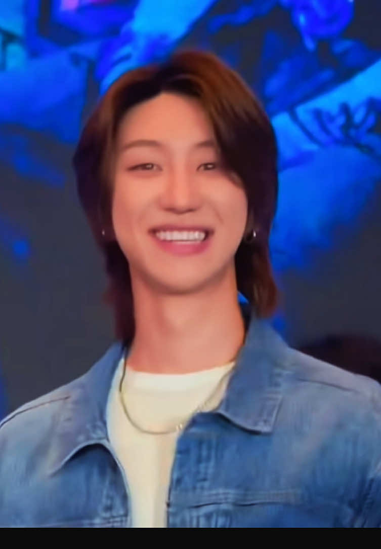 HE’S SO BEAUTIFUL. Plus, his hair looks so healthy and bouncy!!! Oh, my Haohao 🥰 #the8 #minghao #seventeen 