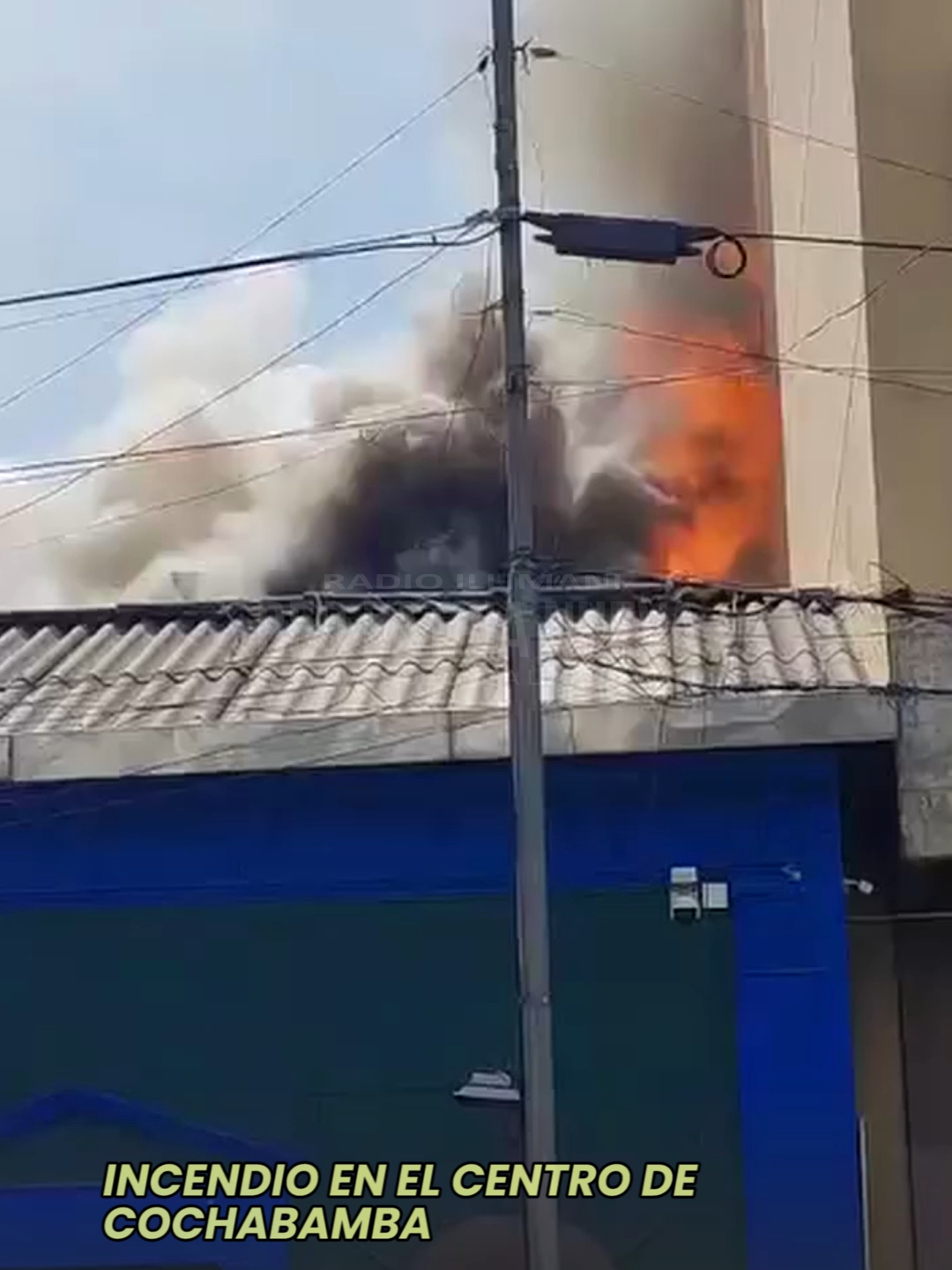 Se registró un incendio en una vivienda ubicada en pleno centro de Cochabamba, en la intersección de las calles Venezuela, entre Lanza y Antezana #cochabamba_bolivia🇧🇴 #FUEGO