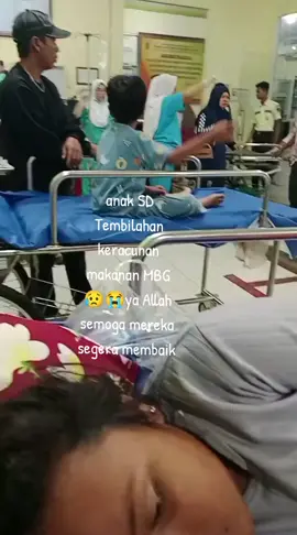 anak SD Tembilahan Riau keracunan makanan yg diduga dari MBG  #keracunanmakanan #mbg #fyp #viral #beritaviral 