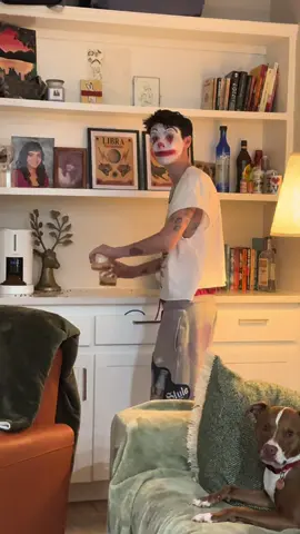 Watch out for them clowns #clowns #howtosurvive #careful #fy 