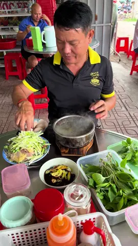 Chúc cả nhà tháng mới sức khoẻ hạnh phúc may mắn và thành công nhé! Mời cả nhà đến Phở Bát Đá Thắng38  ăn sáng. Phở bát đá bắp gầu 50k😀 #phobatda#bunbohuebatda#phodebatda 