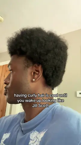 living my life like it’s golden #curlyhair 