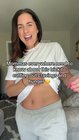 Mommas everywhere need to know about this trick to cutting out cravings and hunger 🙃 