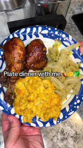 I love to cook🥰 #platedinnerwithme #bbqchicken #bakedmacandcheese #friedcabbage #comfortfood 