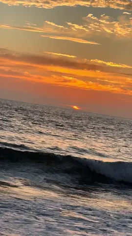 Slipping into darkness #sunset #slippinintodarkness #war #oldies #beachvibes 