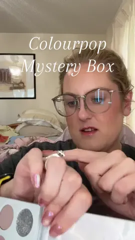 The new fall mystery box is here! #colourpop #colourpopeyeshadow#colourpopmysterybox #mysterybox#fyp @ColourPop Cosmetics 