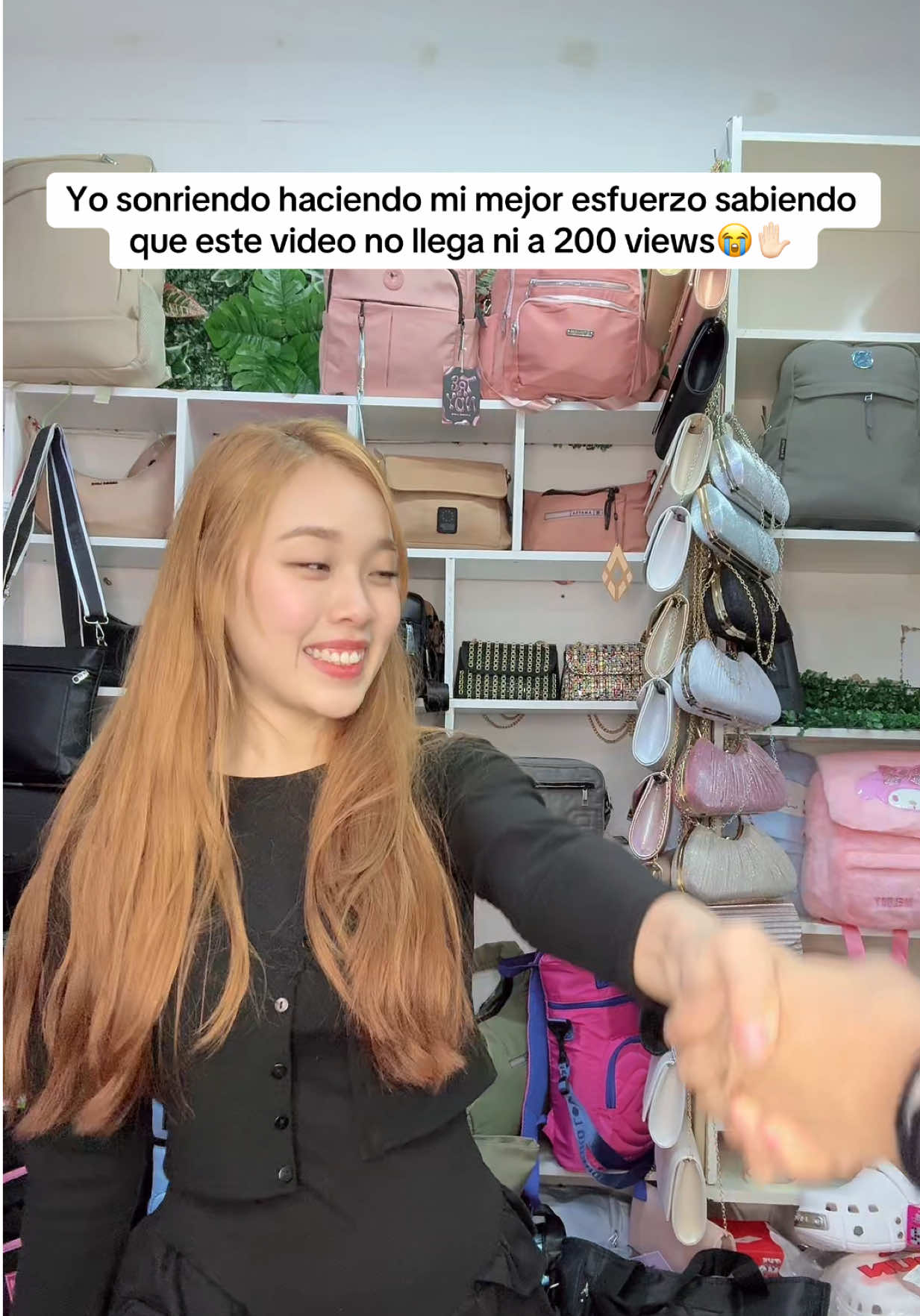 Presentando a la patronaaaa!!!❤️ Denle mucho apoyo al video así aparece más la patrona😌 #ambientelaboral #views #emprendimiento 