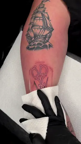 UNFINISHED TATU  seen this style floating around and took a stab at it. let me know what you think!!  would love to do more 😈  #ivybtatu #chicagotattooartist #chicago #femaletattooartist #ladytattooer 