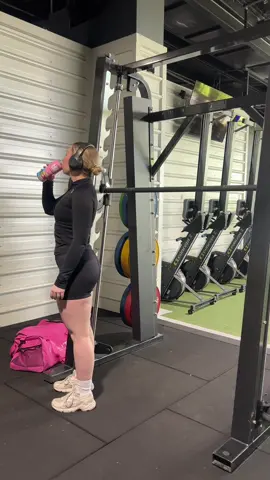 @_zariaelise_ knows what’s up 💪 Our Lychee Coconut Water is packed with natural electrolytes and just the right amount of sweet to hit after a sweat. #h2coco #lycheecrush #hydrationhitsdifferent #electrolytes