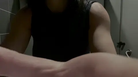back and bicep today! 🕺 #fyp #pourtoii #fyppppppppppppppppppppppp #pourtoipage #muscu #Fitness #GymTok #fitnessgirlsoftiktok #xyzabc #breathedivinity 