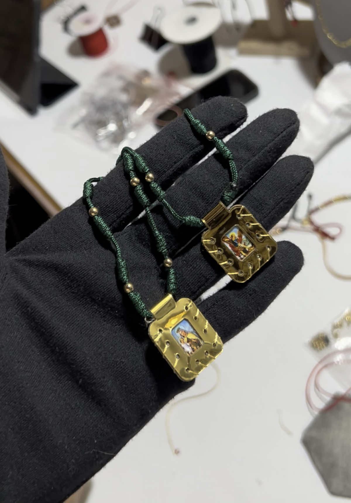 Escapulario de protección en verde RX 📿🟢 Pedidos⬇️ 3245157702📲 #escapulario #rosario #religioso #proteccion 