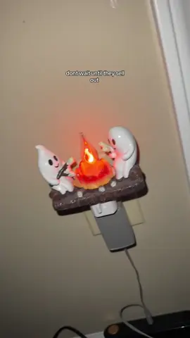 I wasn't able to get one last year because they sold out so early #ghostcampfirenightlight #halloweendecor ##falldecor#p#p