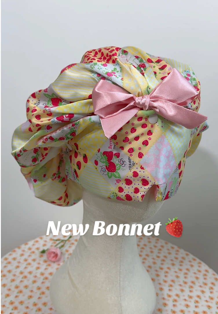 New color 🍓😍#bonnet #curlyhair #newbonnet #tiktokshopbacktoschool #sleepingbeauty 