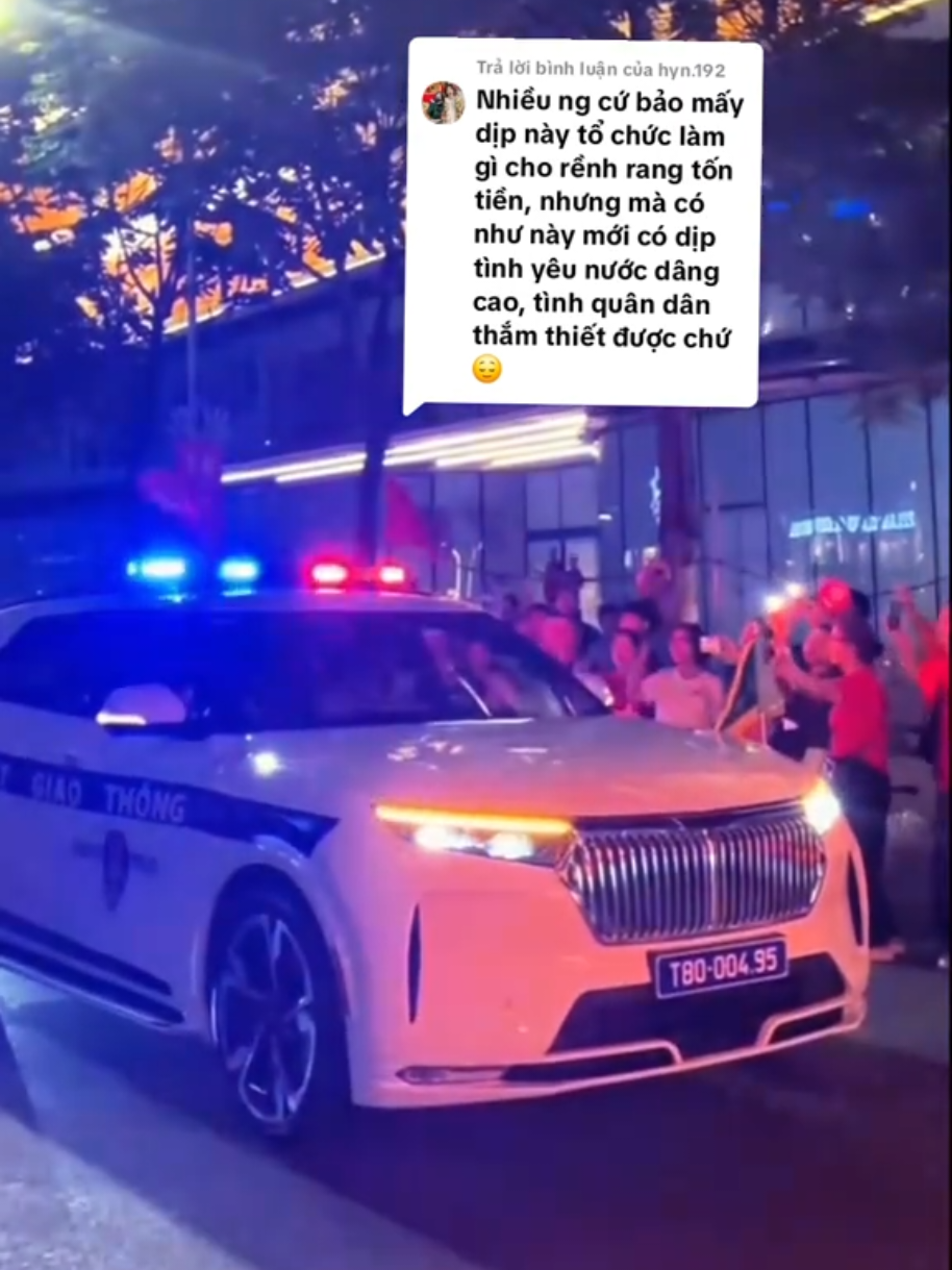 Trả lời @hyn.192 Những dịp này đâu chỉ là nghi lễ hay hình thức, mà là khoảnh khắc để khơi dậy tinh thần dân tộc, để mỗi người dân nhớ về cội nguồn, về những hy sinh cha anh đã đổi lấy hòa bình hôm nay. Chính những buổi lễ long trọng, những đoàn quân diễu bước hiên ngang, những nụ cười chan hòa giữa nhân dân và chiến sĩ… tất cả gắn kết chúng ta lại với nhau, nuôi dưỡng tình yêu Tổ quốc và niềm tự hào dân tộc. Không có những giây phút ấy, khó mà cảm nhận trọn vẹn được sức mạnh của tinh thần Việt Nam. #a80 #hot #viral 