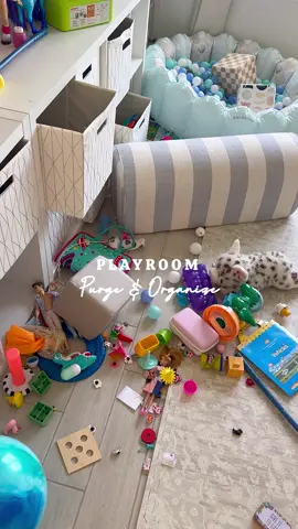 Purged the kids toys! Now everything has a basket 👌🏼 #playroom #cleanwithme #playroomcleanup #playroomorganization #declutterwithme 