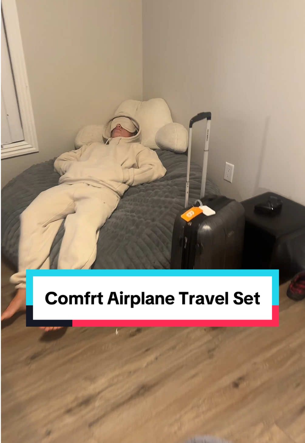 Best way to travel from Comfrt. #tiktokmademebuyit #tiktokshop #comfrt #comfrtclothing #travelessentials 