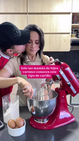 Solo las mamás de hombres saben de esas manifestaciones de amor😜. Escríbenos 📲3122972822 para hacer tus pedidos o más información. Visítanos! 📍Robledo Bello horizonte: Calle 77bb # 85 01 (diagonal a la universidad Santo Tomás) 📍Floresta: Carrera 80 #48 b 03 (a una cuadra de la estación floresta) #amoradulcereposteria #reelshumor #humor   #reposteriaycafe 