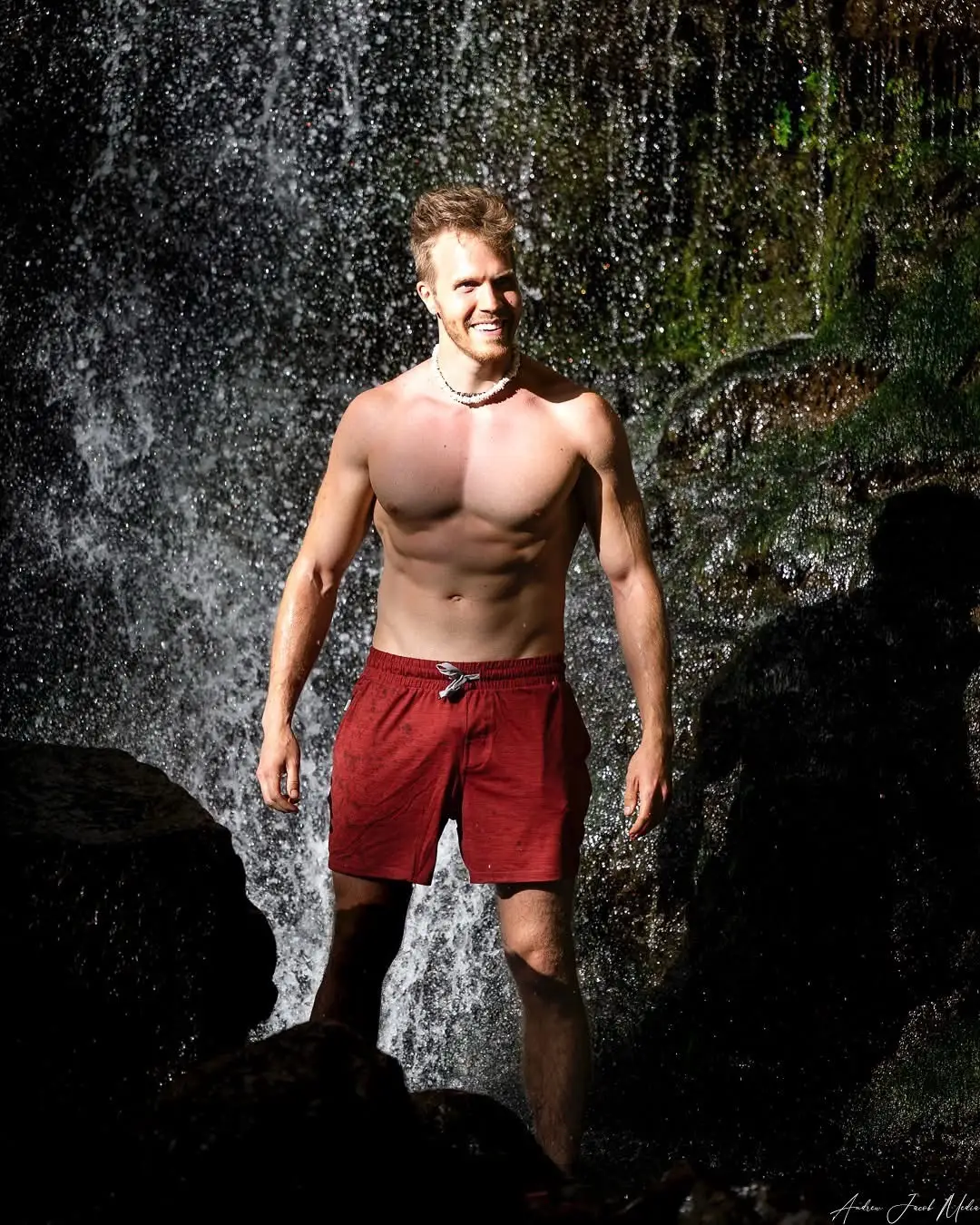 A trip to Hawaii is the perfect goal to work toward getting in the best shape of your life.💪🏼 Every year, this retreat is more than just a week in paradise—it’s my “deadline”.🙌🏼 It’s an unbelievably exciting, motivating, and tangible goal on the horizon to work toward. We literally do a professional photoshoot in paradise on the island so you have the experience to look back on and be proud of forever🤝 I commit to showing up in the best shape of my life for the retreat, year after year. And it works.🏆 Because when you have something that meaningful to look forward to, an adventure, an experience, a memory you’ll carry forever, it changes the way you train.⛰️ Instead of chasing “someday” goals, you’re chasing this day. The one where you hike through waterfalls, surf your first wave, take on workouts under the Hawaiian sun, and celebrate it all with incredible food, laughter, yoga flows, and even a luau.🌴 Suddenly, your fitness journey isn’t just about the scale or the mirror; it’s about building a body and a mindset capable of saying yes to every single challenge and experience that week has to offer.💯 That’s what this retreat has become for me, and for so many others who’ve joined. It’s the perfect balance of challenge and reward. Physically demanding hikes and workouts, paired with unforgettable adventures and genuine connection.❤️ And by the end of the week, the progress you’ve made isn’t just something you see. It’s something you live.🙏🏼 When you make Hawaii your goal, it’s not just about the destination. It’s about the transformation that happens along the way. And trust me, the trip of a lifetime deserves the best version of you.🫡 If this sounds like the sort of experience you’d thrive on, fill out the form linked in my bio! Takes ~5mins.💪🏼 ⚠️Spots are extremely limited, and the retreat has sold out every year. So if you’re interested in attending a future retreat, please fill out a form ASAP. #hawaii #oahu #retreats #grouptravel #fitnessretreat #Hiking #waterfalls #adventure