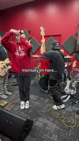 where’s ur head at? #nostalgia #2000s #alttiktok #numetal #shoegaze 