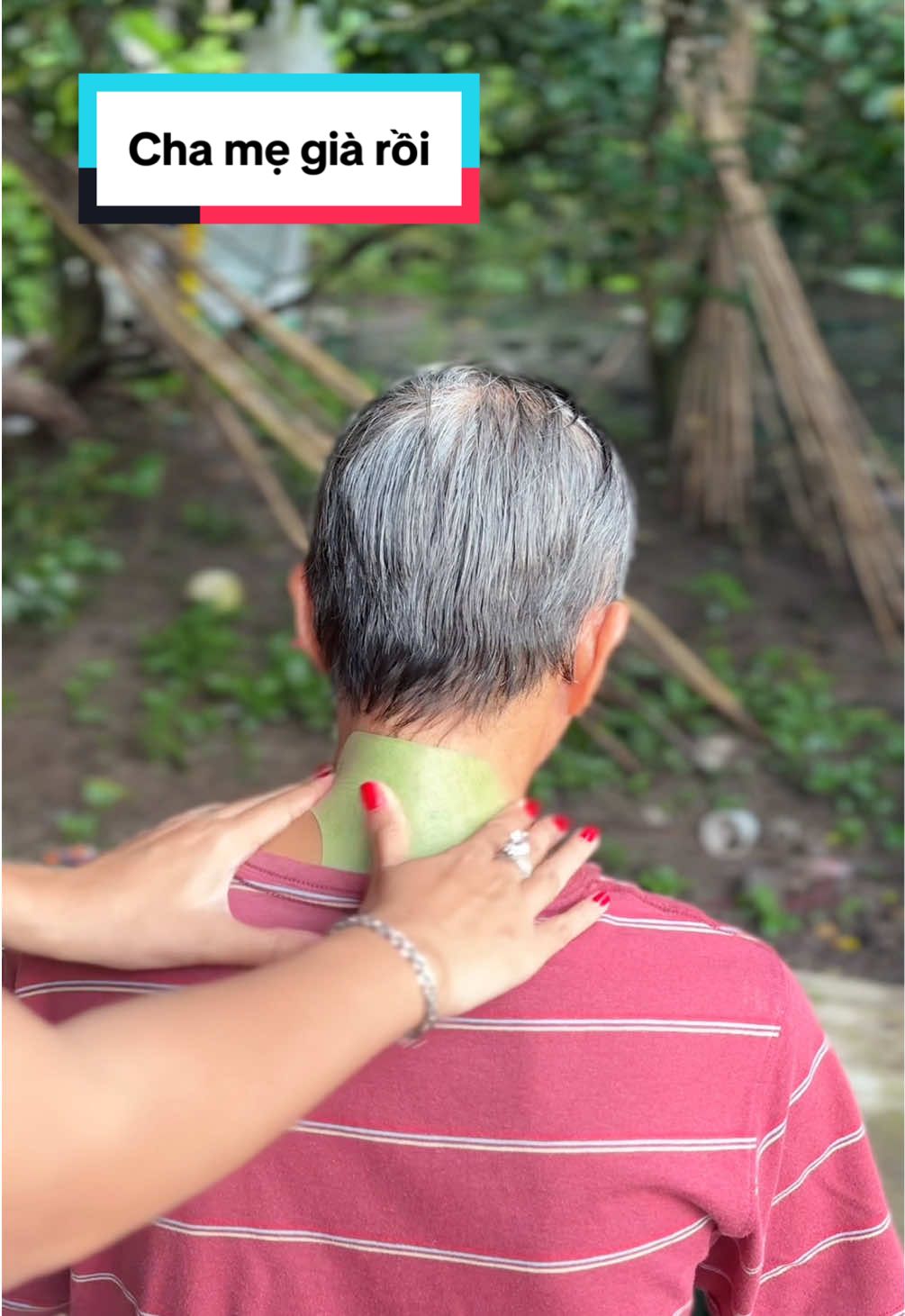 Đau ở đâu thì gỡ ra dán ở đó , 1 hộp 12 miếng lận tha hồ mà dán khỏi tiếc nha#miengdanngaicuu #miengdanngaicuuxuongkhop #caodanngaicuu  @Em bé tháng tư nè  @Em bé tháng tư nè 