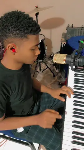 Dios bendiga tu vida manito @Salmista 🎤🎙🎶 por bendecirnos con esta hermosa adoración. . . . . #MúsicaConPropósito #VidaConDios #TocaElCielo #genuinadoracion 