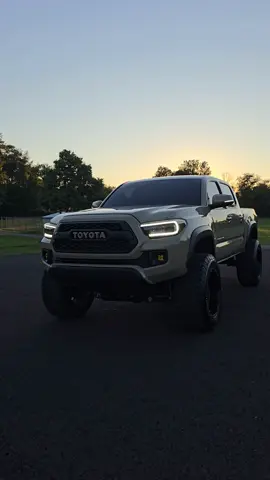 Something about a clean truck 🥶 #CapCut #toyota #trucktok #fyp #tacoma