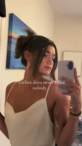 @Jenny Han you knew what you were doing putting Belly in that white satin dress! 🤍 💐 #satindress #whitedresses #tsitp 