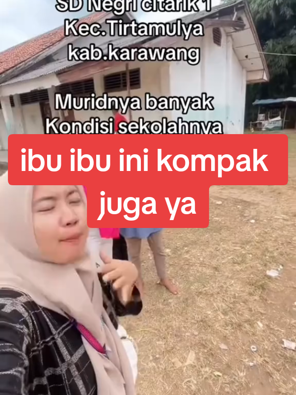 ibu ibu ini meni kompak rame minta sekolahan tempat anaknya sekolah minta di renovasi karna bangunannya yg sudah....#fypage #bapakaing #kangdedimulyadi #gubernurjawabarat #fyppppppppppppppppppppppp 