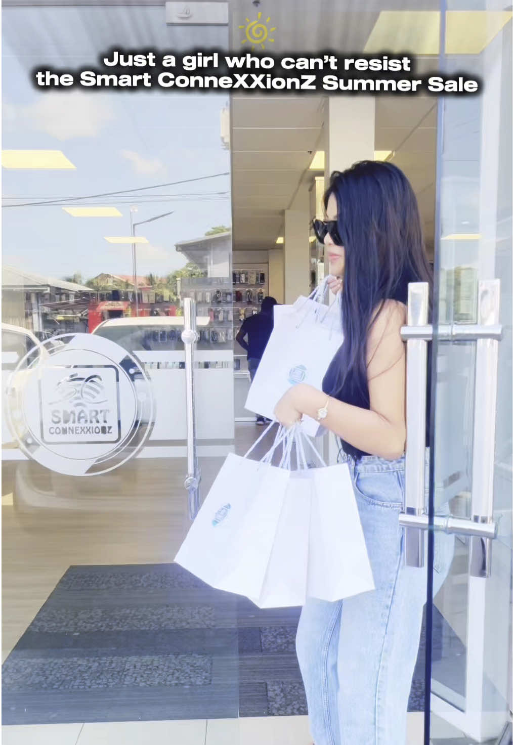 Summer vibes + mega kortingen = Happy you! 😍☀️ Kom langs en claim jouw free gifts , van phones tot TV’s ,alles in sale!  Shop big, win big! 🎁 Summer Deals van 22 aug tot 28 aug bij alle filialen van @Smart ConneXXionZNV_Official! Mis dit niet 🥳 #Summer#deals#suriname#xybca  