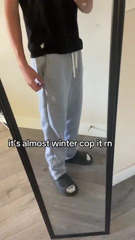 best sweats on tiktok shop cop it rn before it’s too late!!!#sweatpants #fyp #outfit #xyzbca #backtoschool 