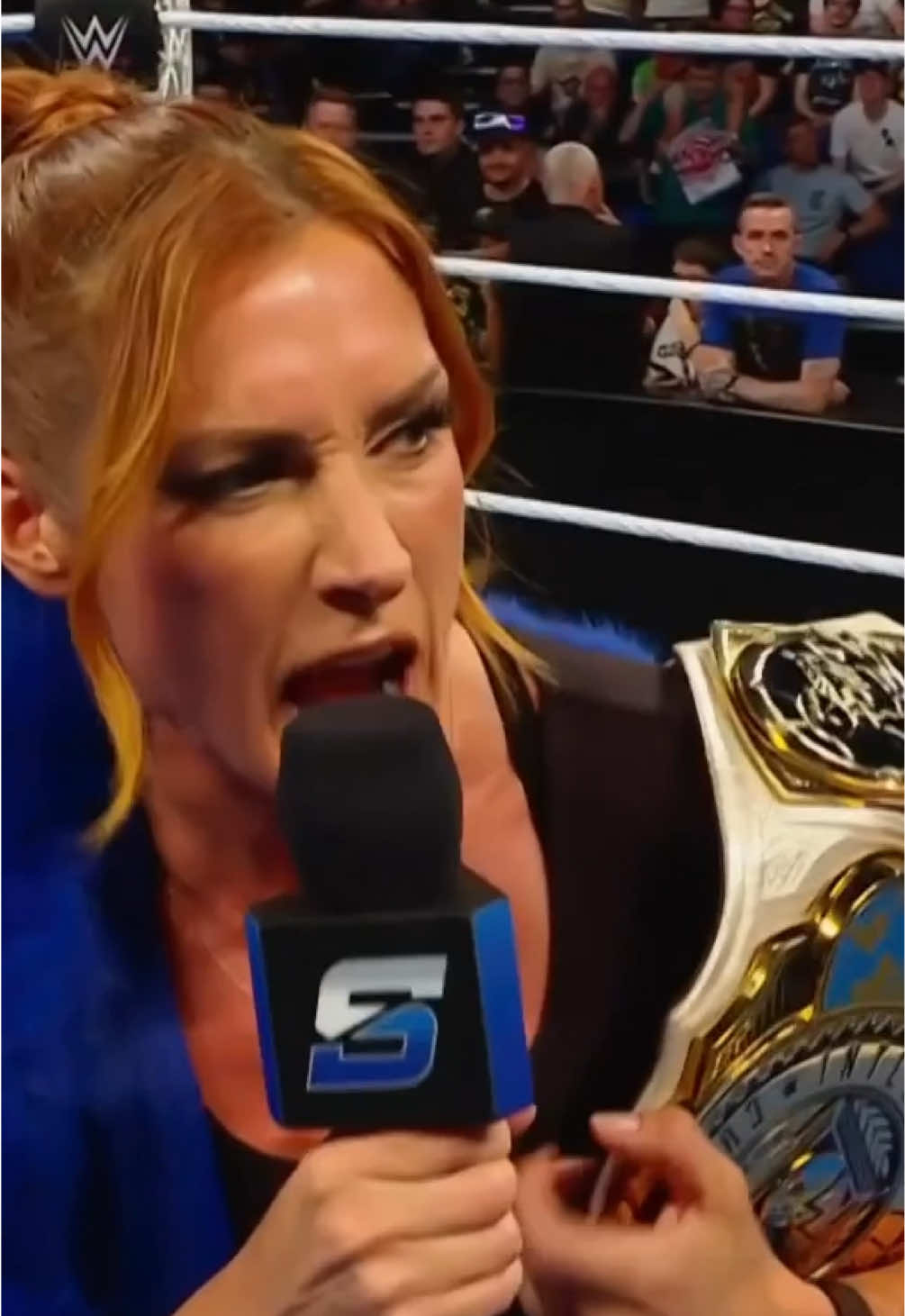 Some homecoming! #smackdown #WWE 