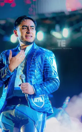 Robarte un beso con Arkangel Musical 🔥😎❤️❤️‍🔥 #PuraFiesta #losgrandes #ArkangelMusical #LaPuraElegancia #EnVivoHuachita 