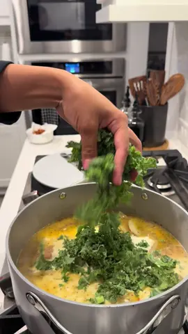 Internet nieces, we love an intentional woman too 🤍 she is priceless. & that man is not your husband girl, kick him to the curb 😩 love y’all!  Ingredients below!  -4 slices of bacon  -1lb of sweet Italian sausage  -1/2 yellow onion diced  -4 garlic cloves minced  -4 russet potatoes slices  -1 32 oz chicken broth  -2 cups of water  -1 1/2 cup heavy whipping cream  -Kale -Shredded parmesan cheese  • Cut up 4 slices of bacon and cook until crispy •Remove bacon and cook sausage in the same pot  •Once sausage is halfway cooked add onion and garlic, sauté for 3-5 minutes  •Add seasoning and stir  •Add 32 oz of chicken broth AND two cups of water  •Add in potatoes and bring to a boil, set timer for 12 minutes and put a lid on it  •Add kale (as much as you want) & 1 1/2 cup of heavy whipping cream and cook for another 5-10 minutes •Add bacon bits back to pot and as much cheese as you wish! • • • #zuppatoscana #wife #mom #Love #marriage             