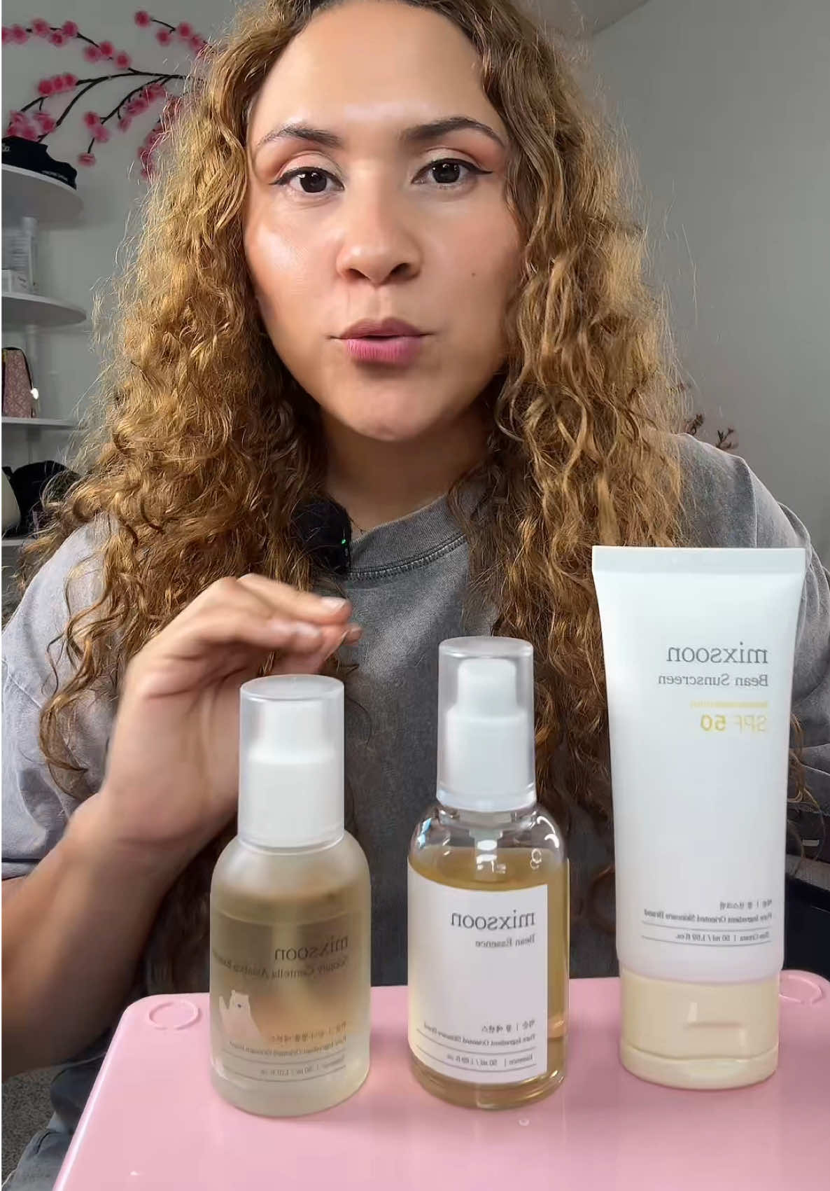 Set de tres productos de mixsoon ,estos productos coreanos son los mejores para el cuidado de la piel #mixsoonskincare #beautyofjoseontintedsunscreen #essence  #centellaessence #centellasunscreen