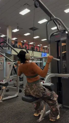 BACK DAY BEST DAY #gym #GymTok #girlswholift #gymgirlsoftiktok #weightlifting 