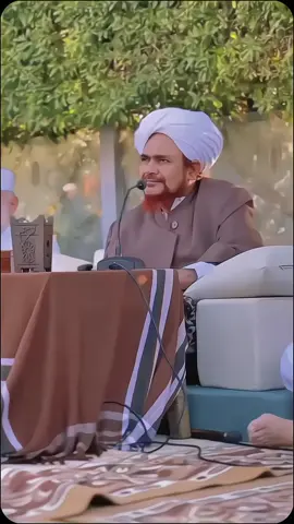 ابحث عن شريك الحياة صالح في الدين والأخلاق. وليس فقط وسيما أو جميلة، لأن ما سيرافقك لبقية حياتك هو الصفات 