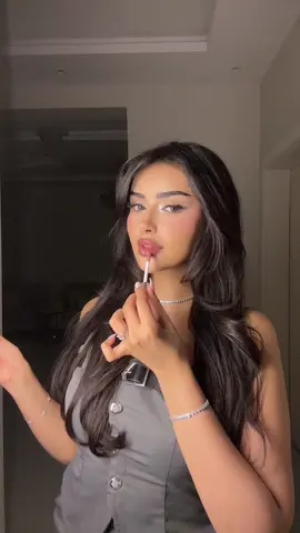 الاغنيه تشبه كلمه #lipgloss✨🖤🪄