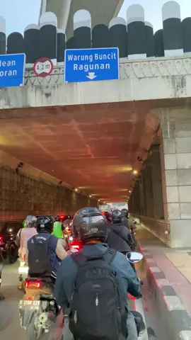 life in jekardah🧏🏻‍♀️ #jakarta #macet #klakson