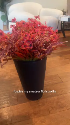 Fall is my favorite time of year 🍂🍁 #fallflowers #artificialflowers #artificialplants #fakeplants 